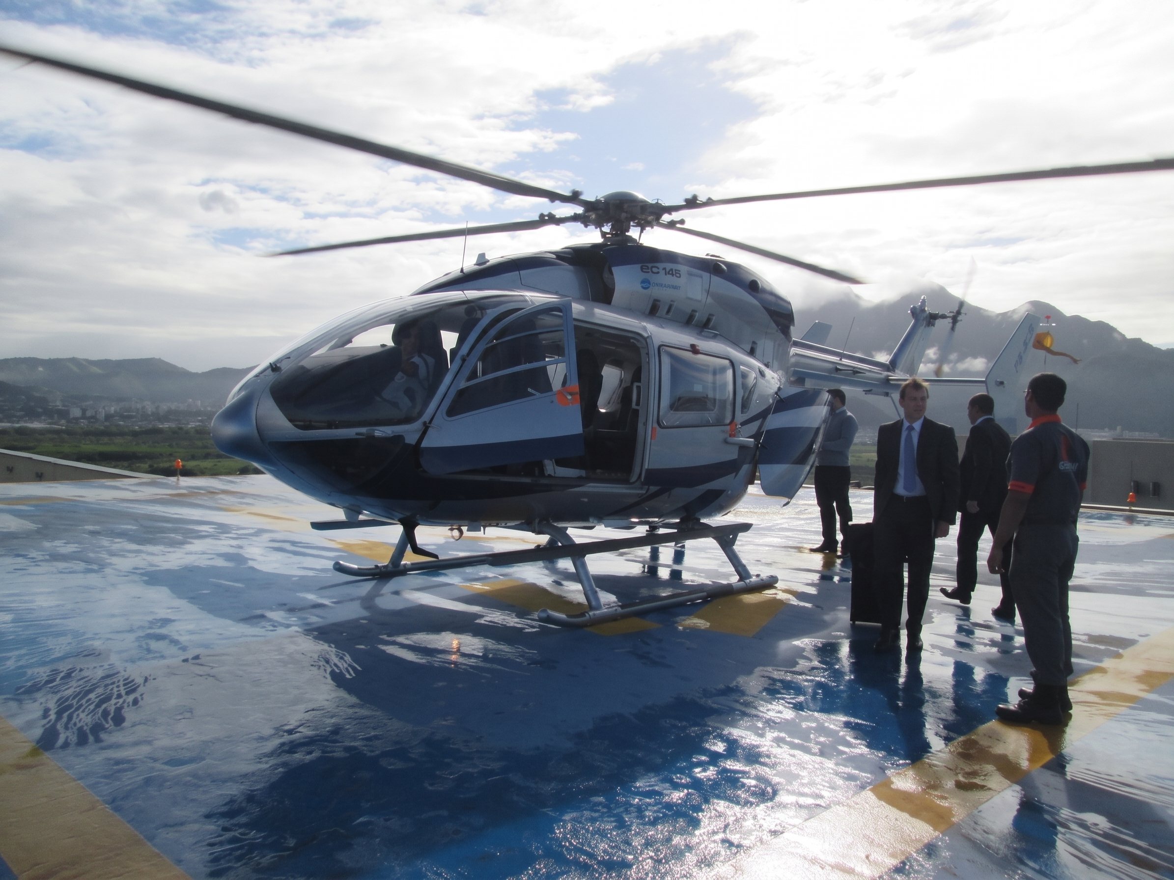 Embarque executivo em helicóptero da Vertical Flight